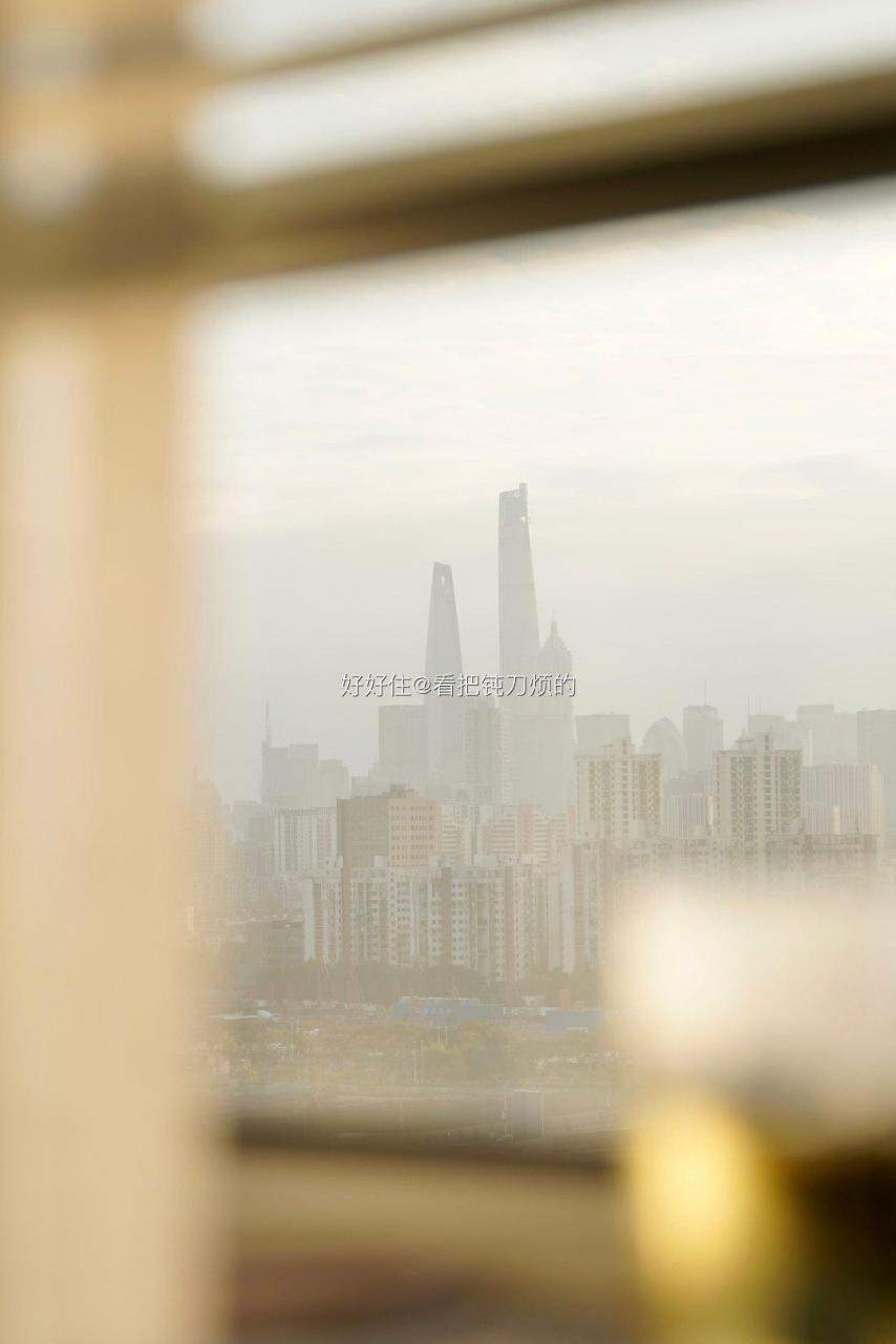 忙到飞起的一周要开始了~早上只能胡乱抓了抓头发,趁着给自己画皮的几