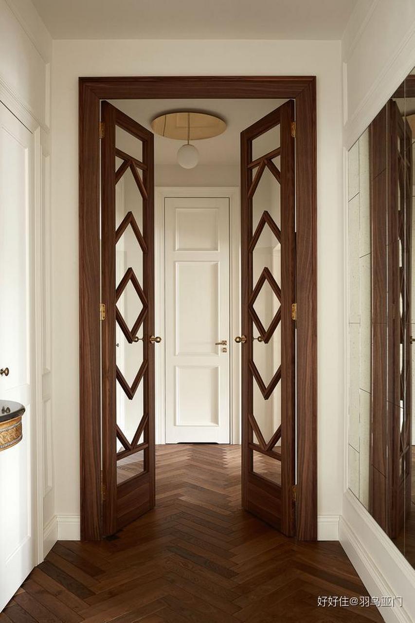昨晚翻出收藏的图1的这张双开门的图片欣赏,顺滕摸瓜去找到了这套案例