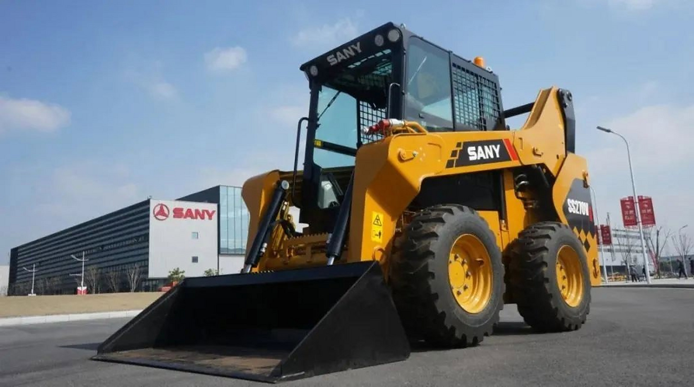 ss270v滑移装载机是三一重机的全新力作,通过充分的市场调研收集客户